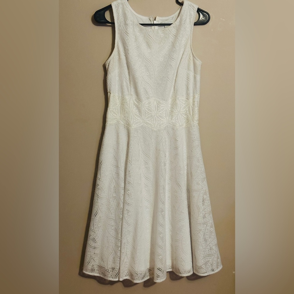 ~Lacey Lace ~ White New York & Company Sz (6)